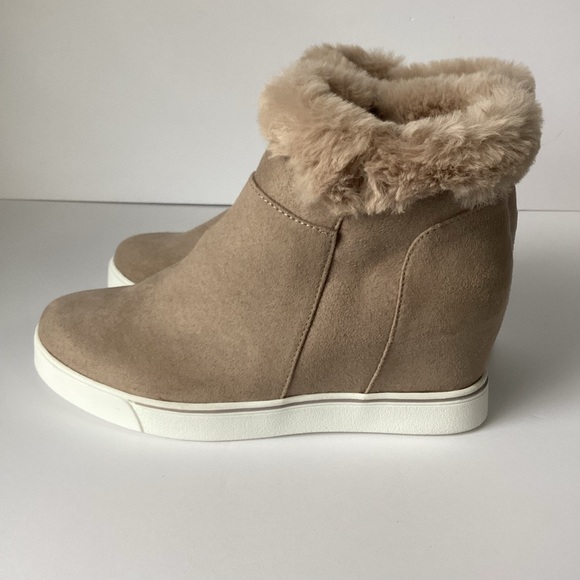 MAURICES: tan suede, feel faux fur topped wedge, bootie sneakers size 9 - Picture 3 of 8